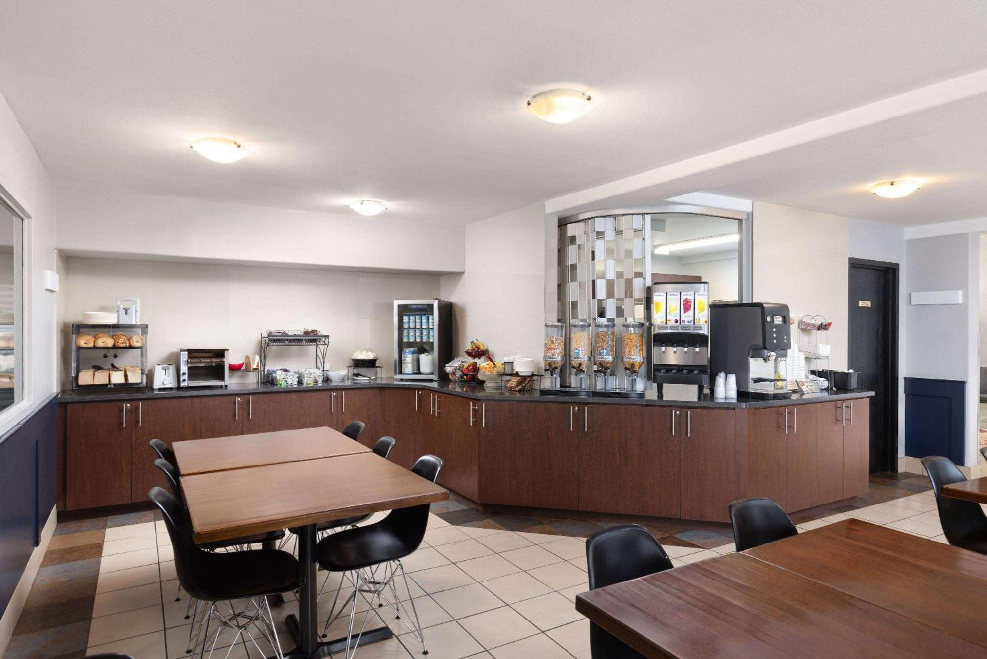 Hotel Super 8 By Wyndham St-Jerome Saint-Jérome Exteriér fotografie
