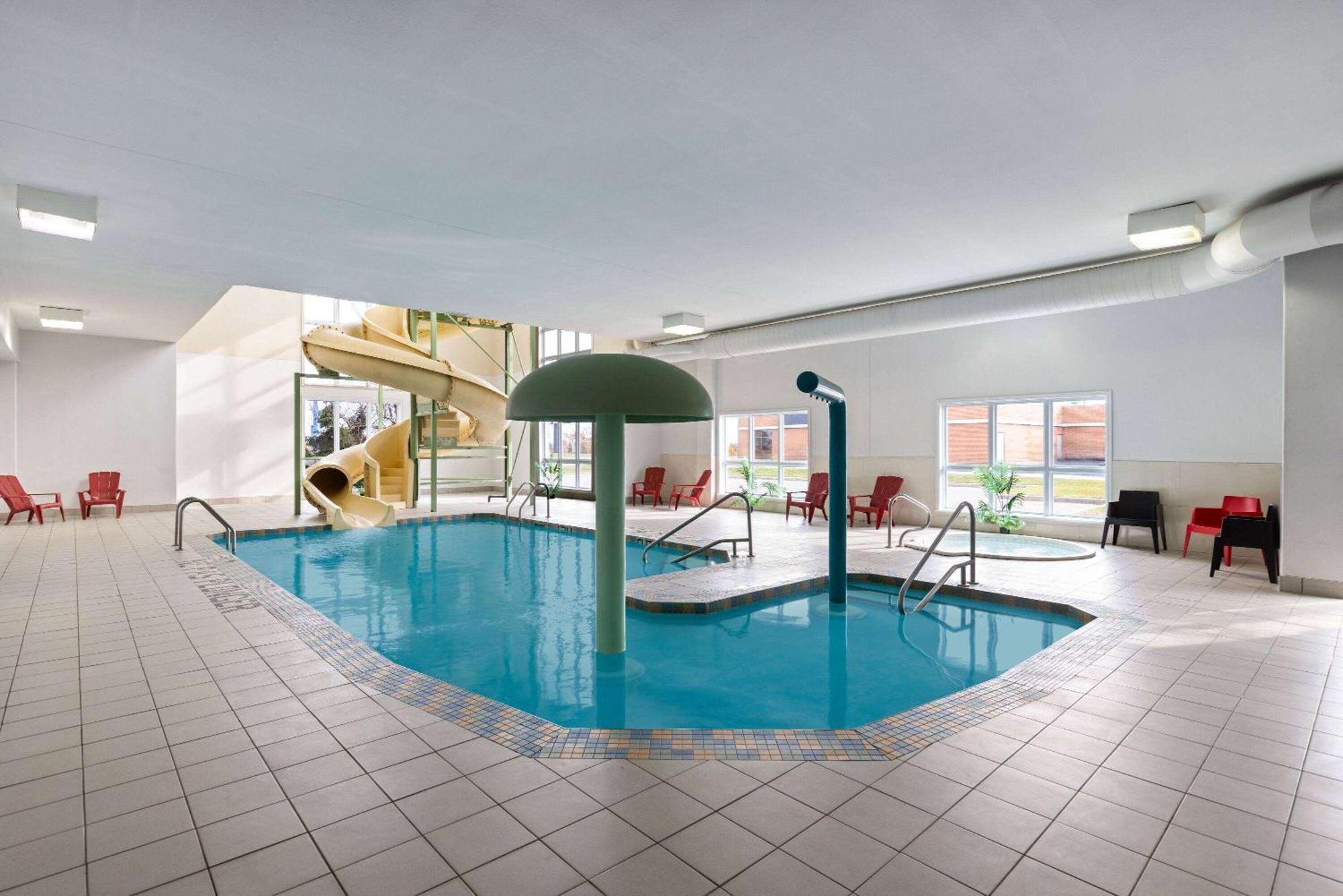 Hotel Super 8 By Wyndham St-Jerome Saint-Jérome Exteriér fotografie