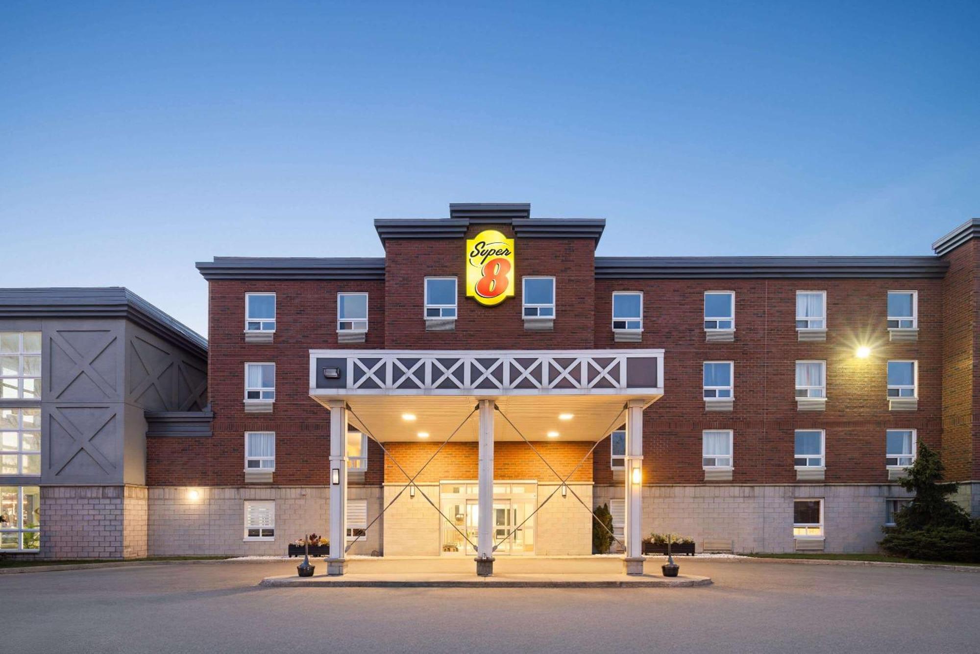 Hotel Super 8 By Wyndham St-Jerome Saint-Jérome Exteriér fotografie
